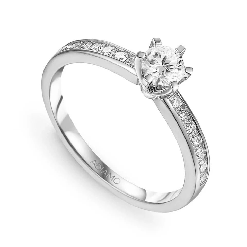 Pierścionek z białego złota z diamentem