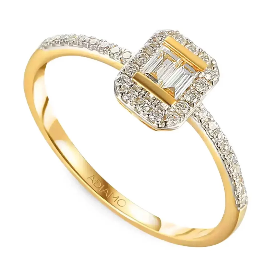 Złoty pierścionek z diamentami bagietowymi