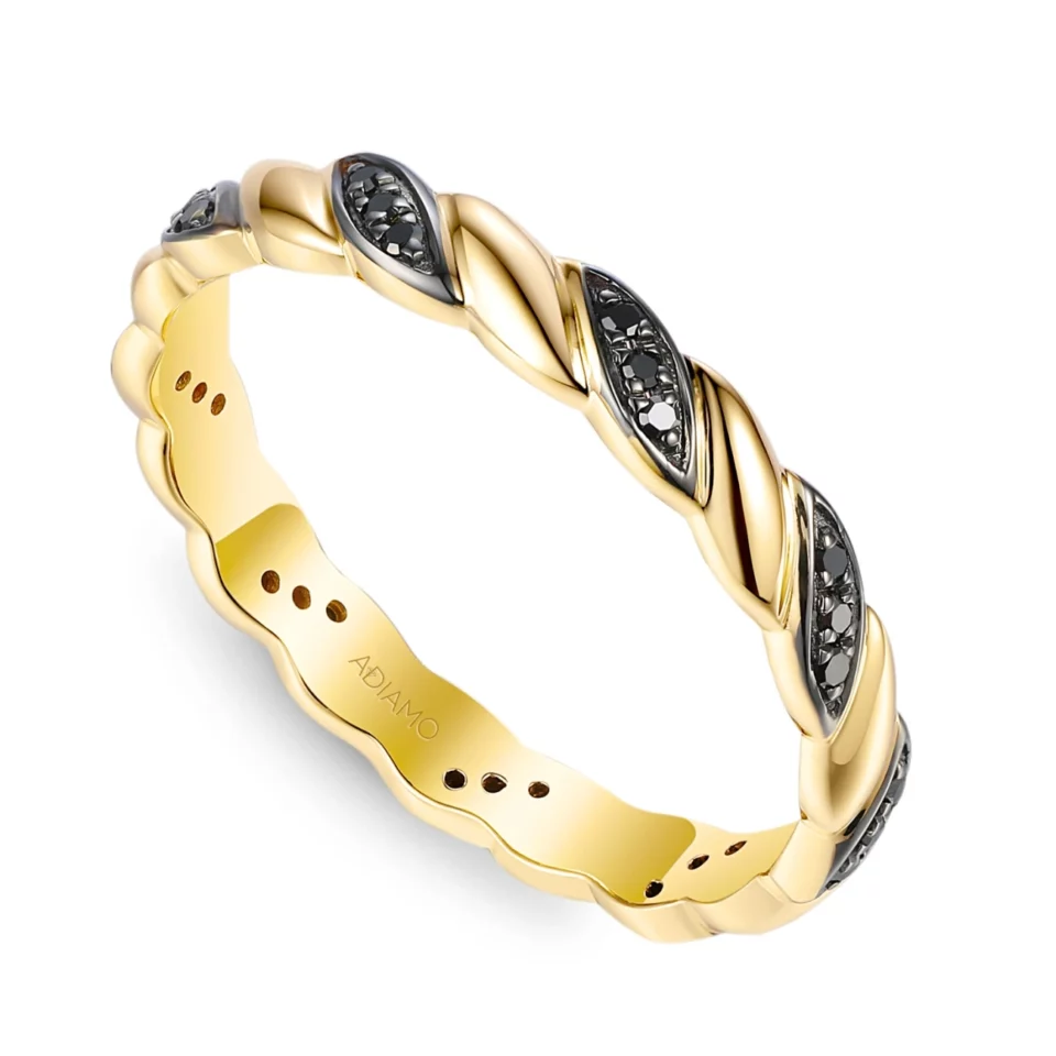 Pierścionek z czarnymi diamentami