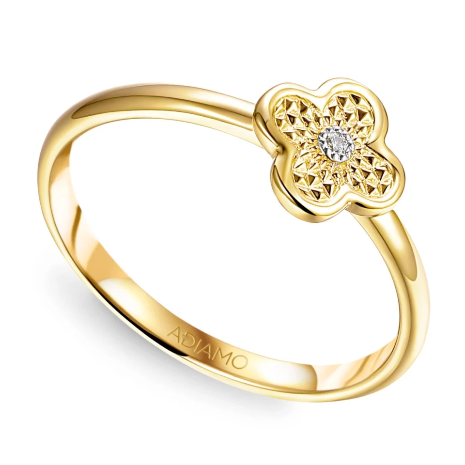 Złoty pierścionek z diamentem