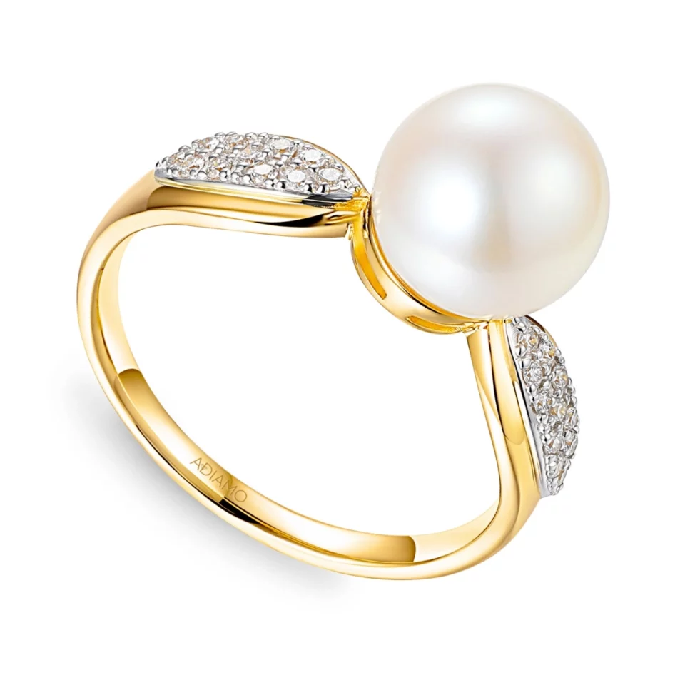Pierścionek z perłą i diamentami